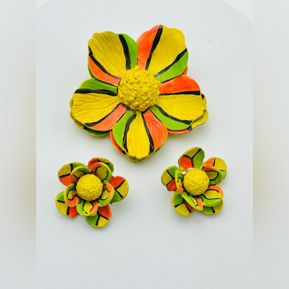 Vintage Cellulose Acetate Flower Power Brooch Earrings Set Retro 60s 70s